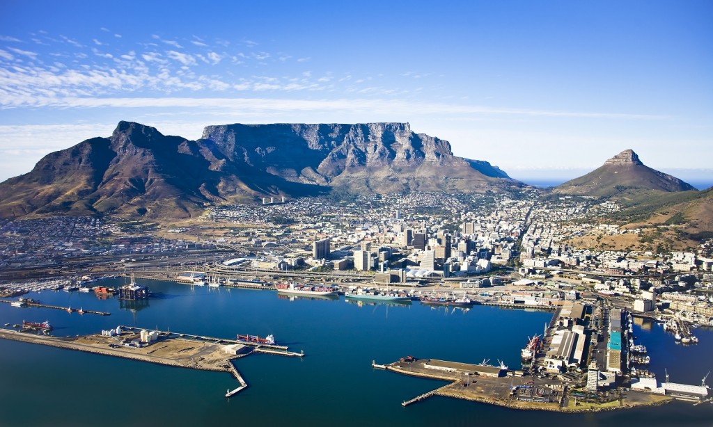 Corrected: Shipping lines avoid Cape Town amid heavy congestion