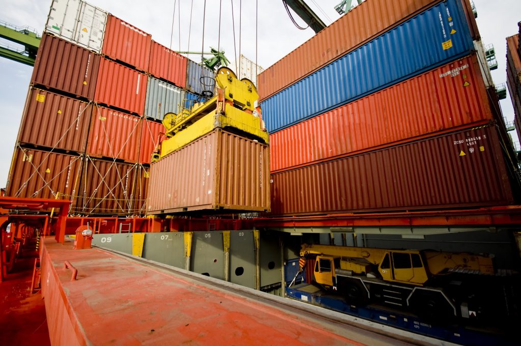 Global container shipments set to fall 30% in next few months