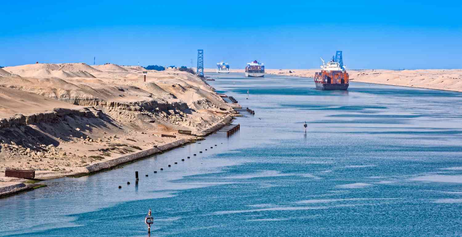 Suez Canal ready for major shipping lines to resume transit