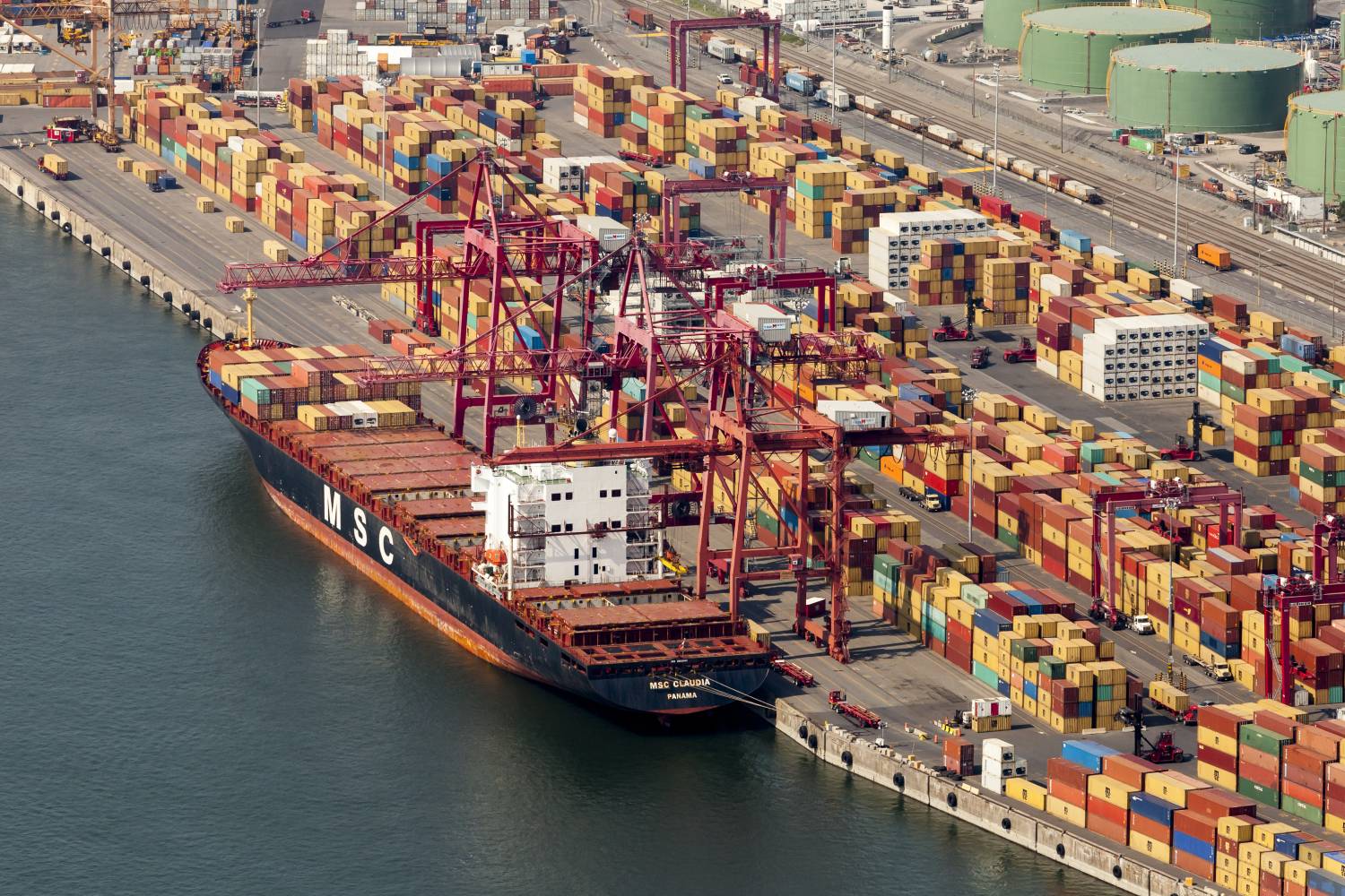 Trade war keeps heating up: U.S. sets new tariffs on more than 40 countries overnight