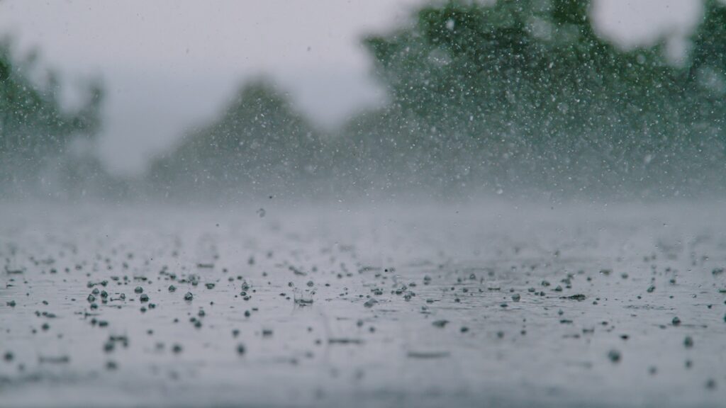 Southern Chile suffers frontal system with rain and hail, in spring