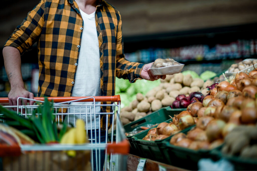 US food industry faces a stormy 2026: growers and retailers brace for economic and policy shocks