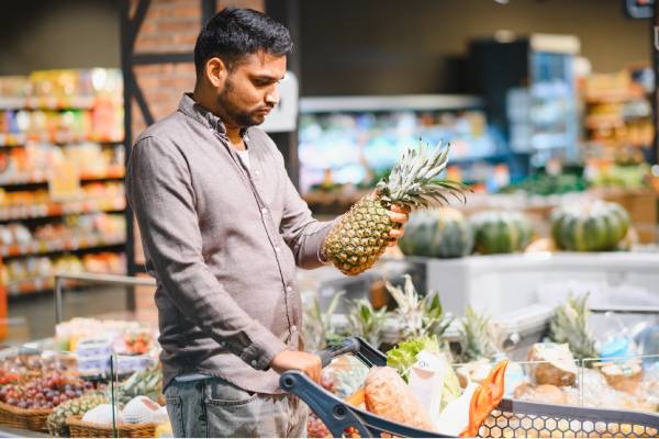 Young people are driven by digital platforms to buy produce, reports the FMI