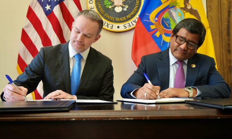 Ecuador and the United States sign trade agreement to boost Ecuadorian agro-exports