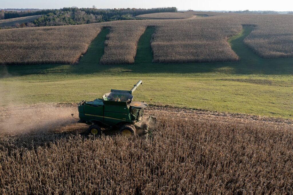 Farmer sentiment ticks up, but outlook sours for year ahead