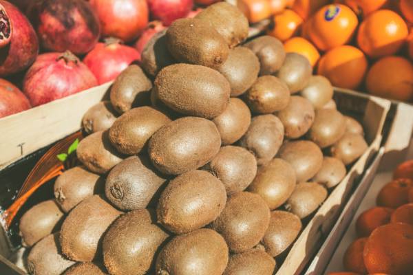 kiwifruit at market