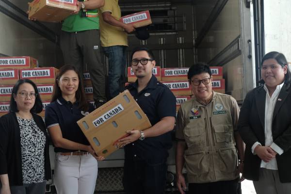 Filipino mango shipment to Canada