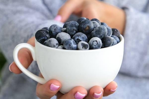 Eating blueberries