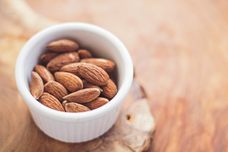 California almond bearing acreage
